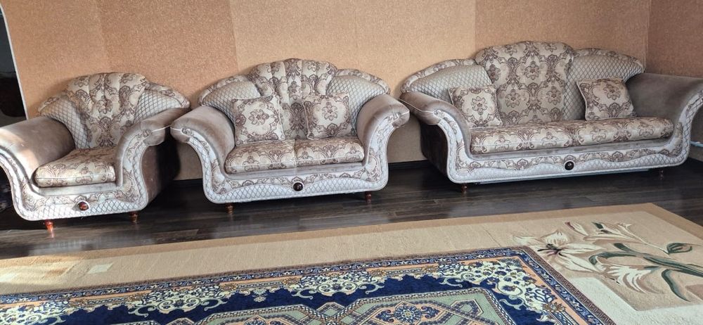 Продам набор мягкой мебели