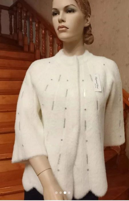 Oq nimcha yangi ponchoga oxshagan stilda