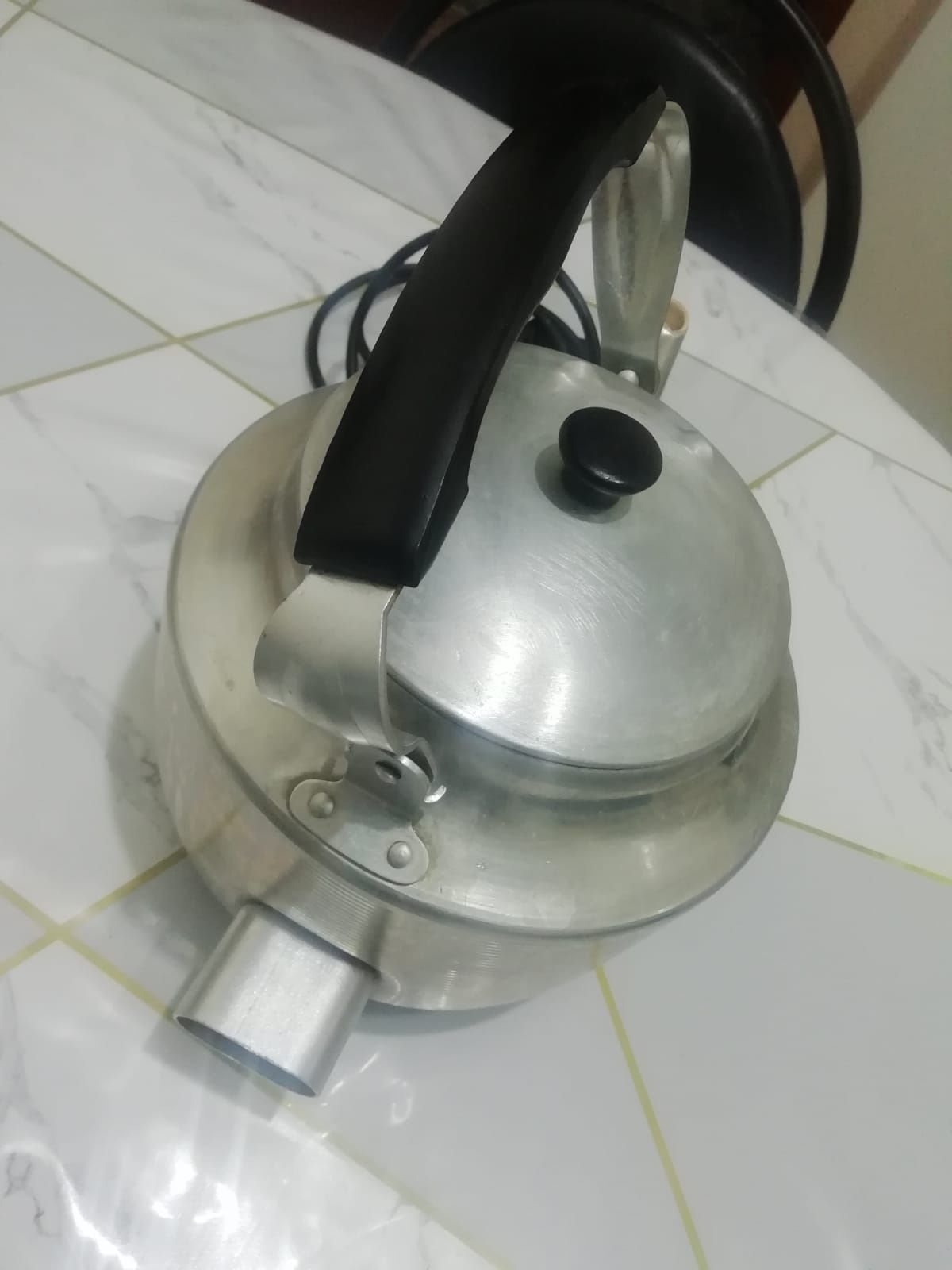 Электрический чайник для кухни