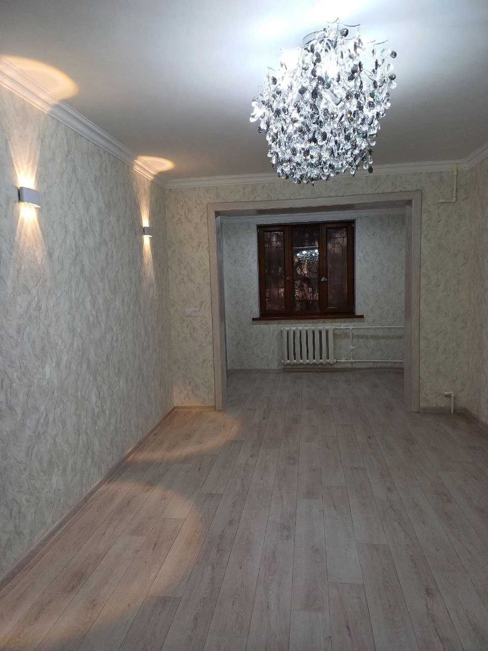 Продается  2-х комнатная квартира с евроремонтом  на 1 этаже в центре
