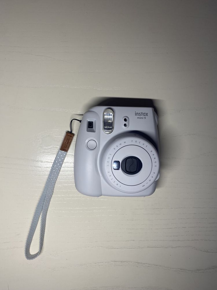 instax mini 9 белого цвета