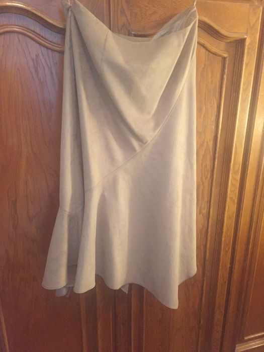 Fusta Seroussi, noua, marime 44, culoare bej, croiala originala.