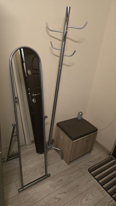 Oglinda,cuier si taburet