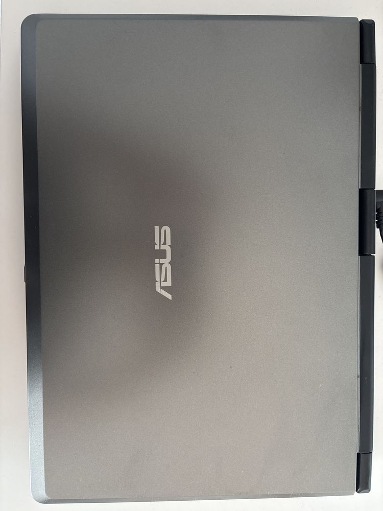стар лаптоп Asus 15”