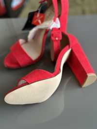 Червени сандали ток 36