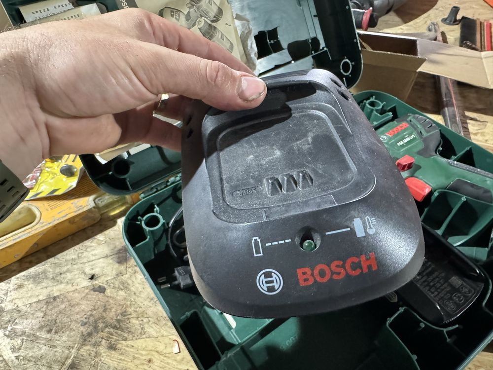 Bormașină Bosch cu 2 acumulatori, stare perfectă!