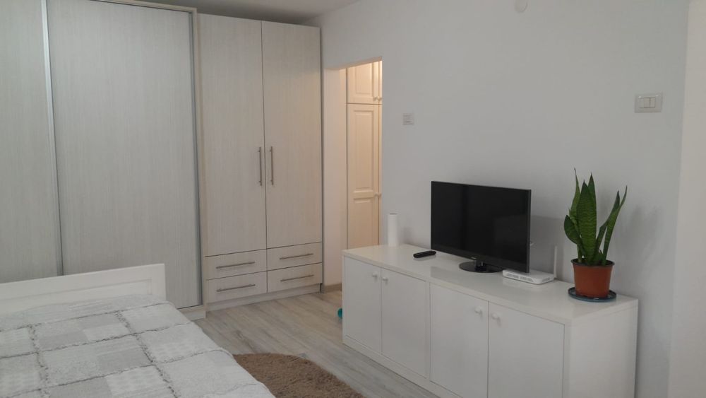 Se închiriază garsoniera