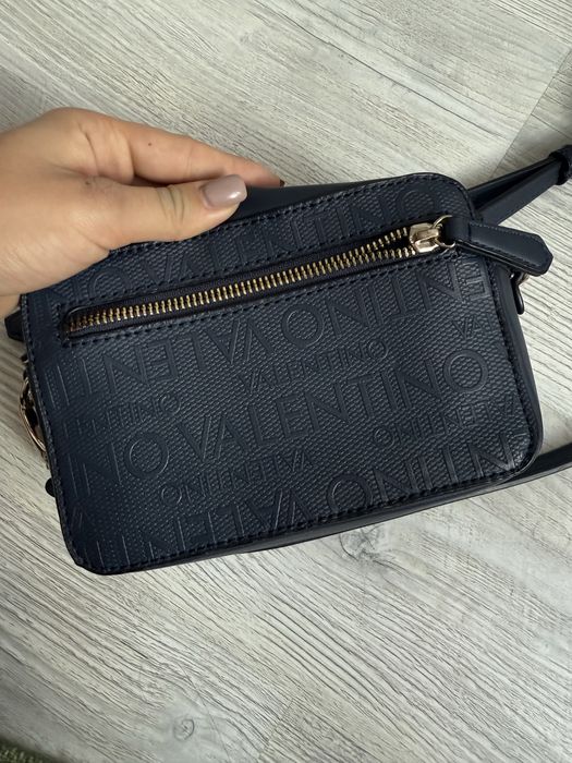 Нова дамска чанта на Valentino