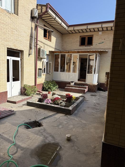 Продаётся дом в центре города срочно