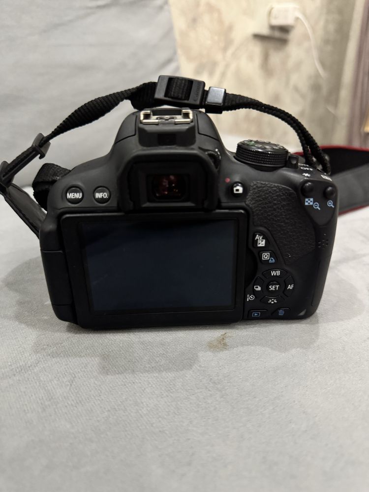 Canon EOS 700D камера