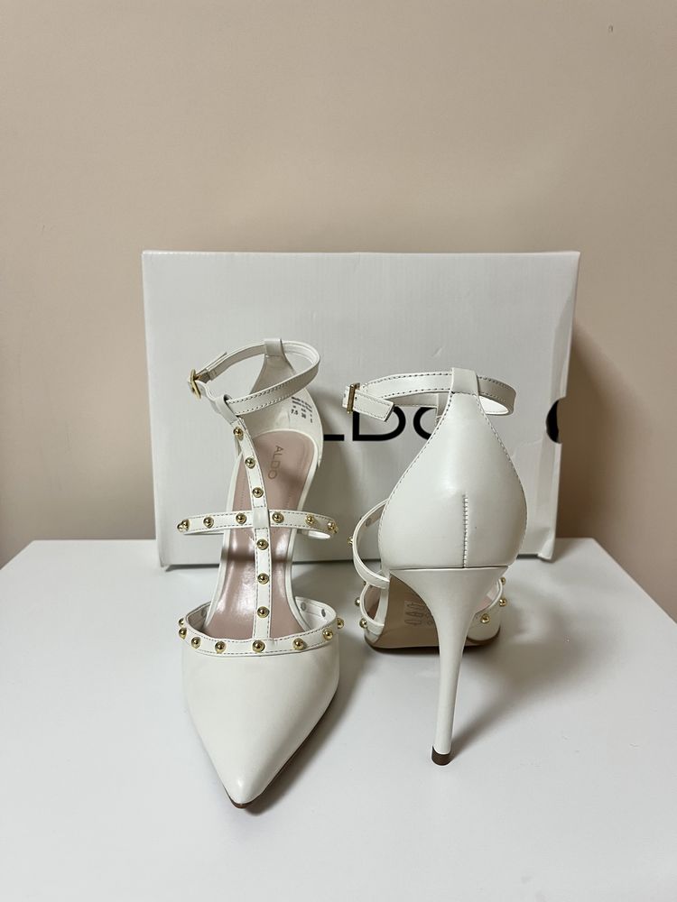 Продавам Оригинални Токчета Aldo в бял цвят с ток