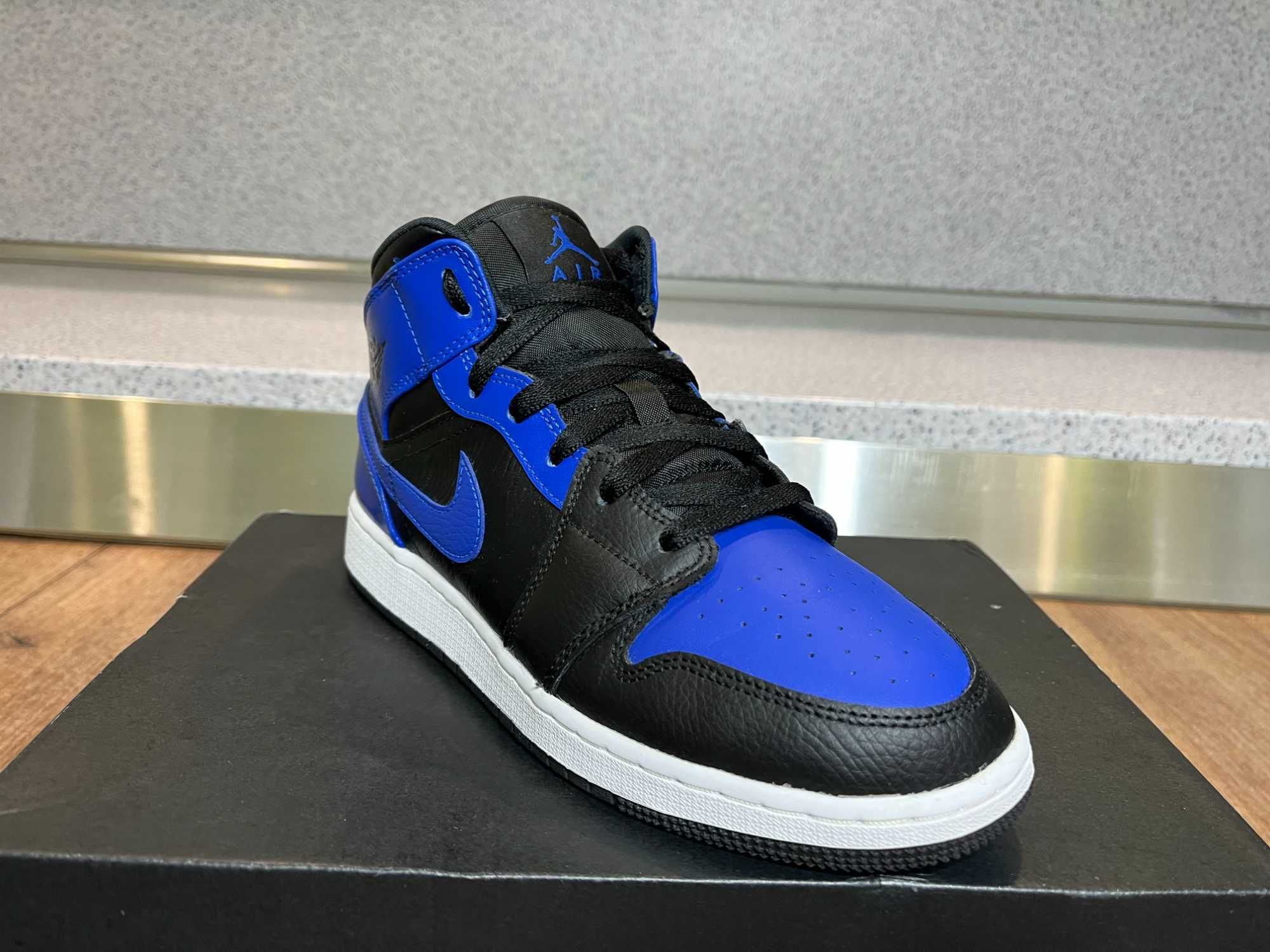 ОРИГИНАЛНИ *** Nike Air Jordan 1 Mid Hyper Royal Blue Black