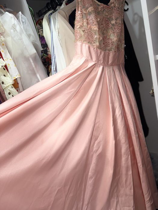 Платье праздничное