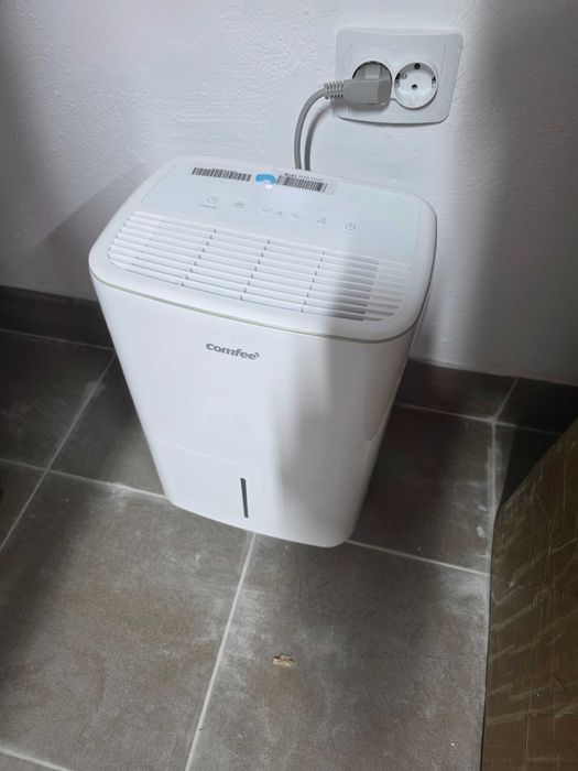 Dezumidificator Comfee MDDN-10DEN7, Capacitate 10L/24h, Afisaj LED