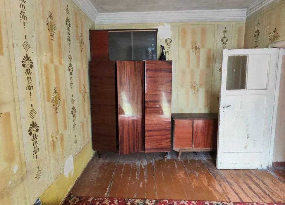 Шифоньер,стол,ролики