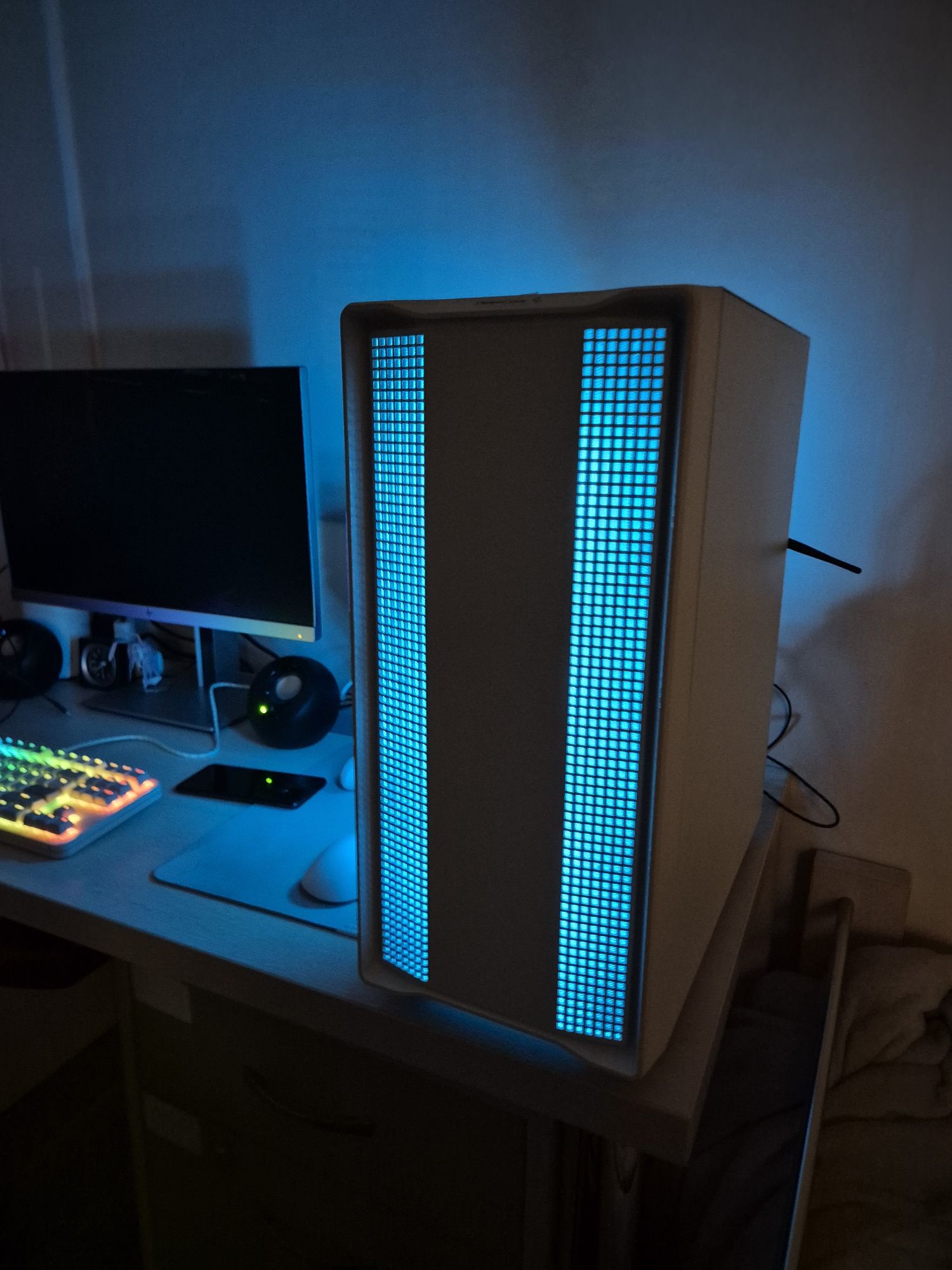 Геймърски компютър в гаранция Ryzen 5 7600 RTX 3060 12GB