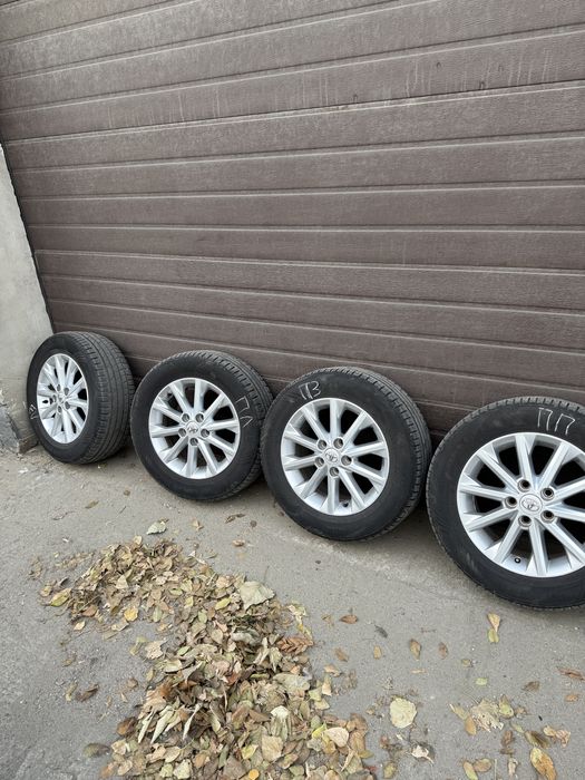 Продам диски с резиной на R16 камри