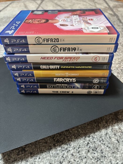 Vand PS4 Slim 1 TB cu 2 Manete si multe jocuri