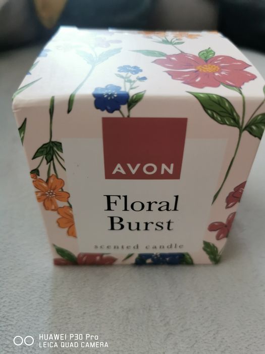 Флорална свещ Avon