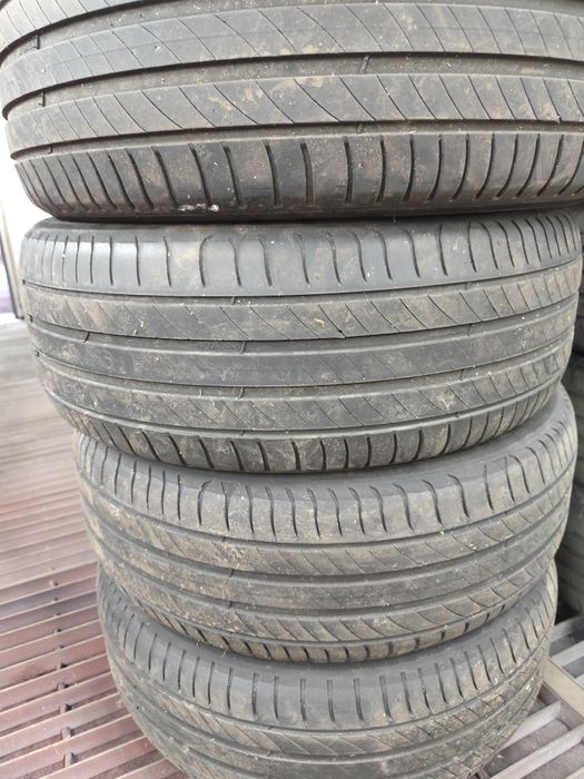 Vând anvelope vara Michelin 205/55R17