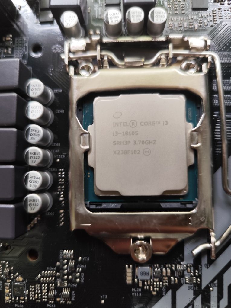 Продам процессор i3 10105 cвидео ядром