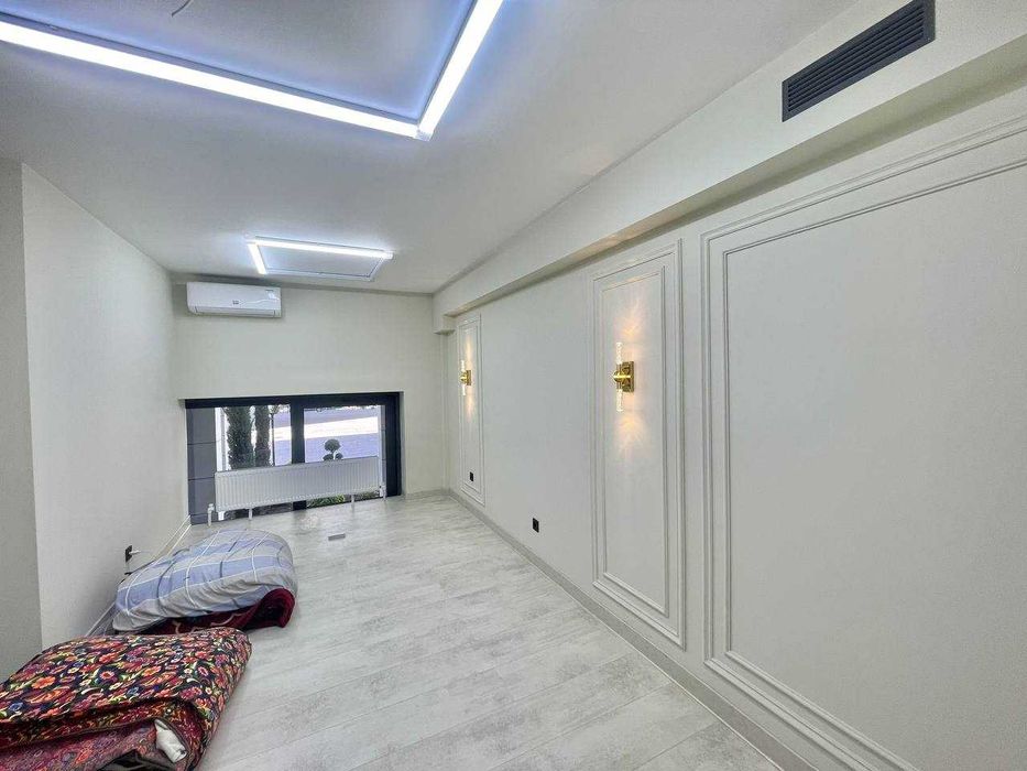 Впервые сдается помещение в Бизнес центре 100 м.кв на 1 этаже