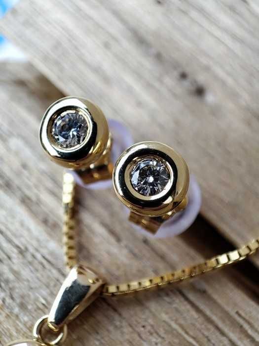 Set Cercei Pandantiv Aur 18K Cu Diamante Button