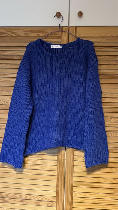 Pulover albastru electric calduros