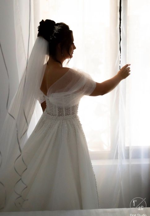 Vând rochie de mireasă  Royals