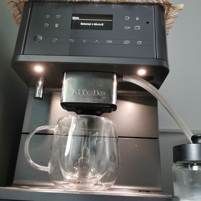 Aparat de cafea, expresor Miele CM 6560 cu wifi recipient lapte