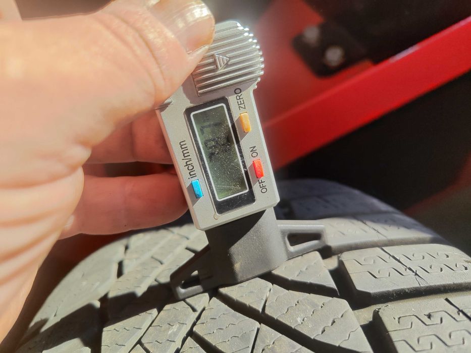 2бр.зимни гуми 215/60/16 Falken