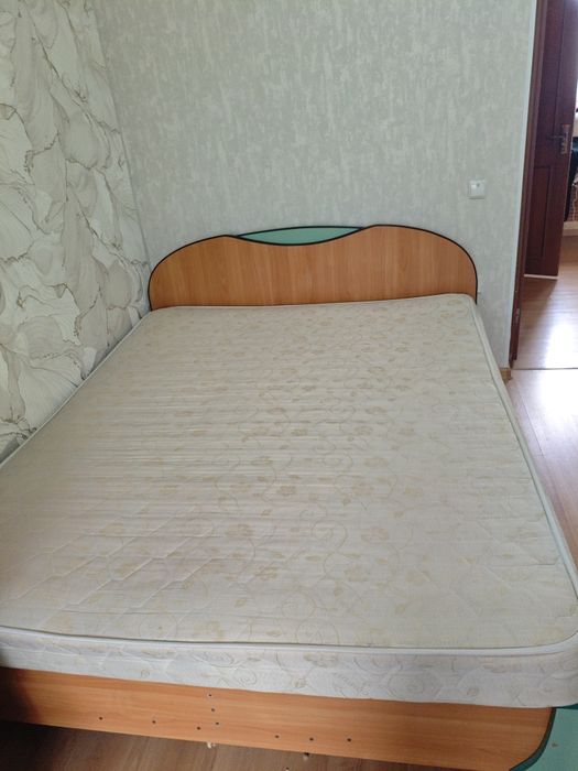 Кровать  2 спальняя, в среднем состоянии без матраса.
