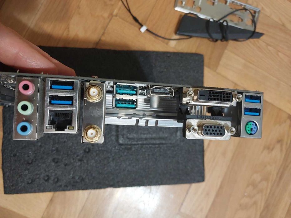 AMD Ryzen 9 3900X + Asus Prime B550M-A Wi-Fi