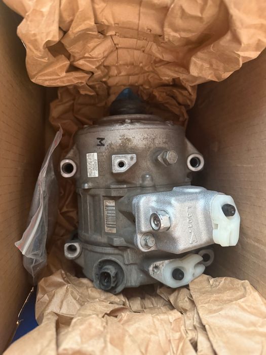 Компрессор кондиционера для Lexus LS460 фирмы Denso  на запчасти.