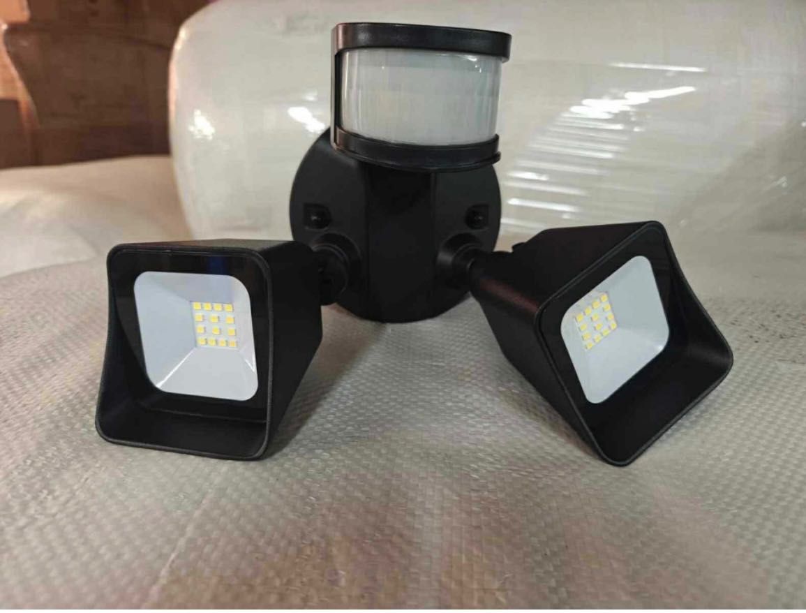 24W LED лампа с датчик за движение – 2000 lm и IP защита