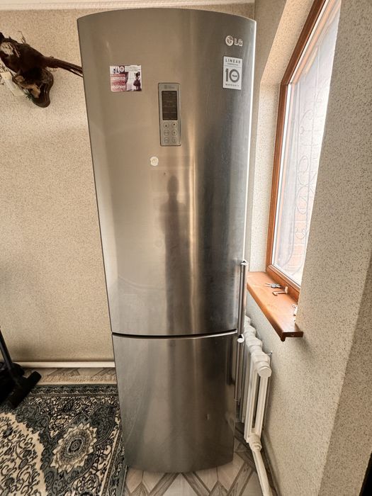 Холодильник LG хорошем состояний