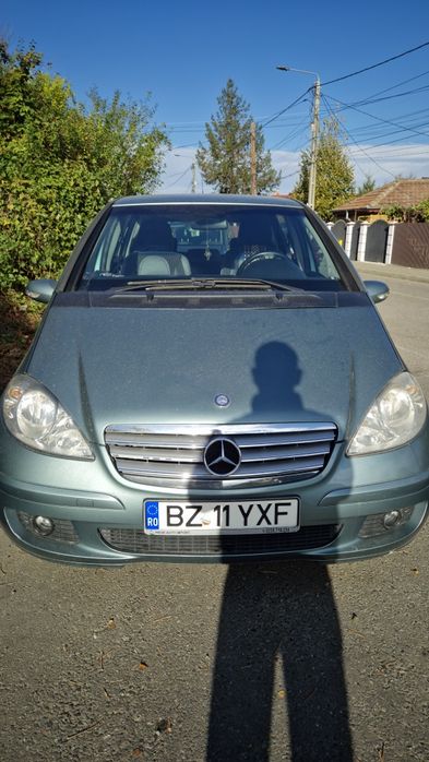 Vând Mercedes A 180