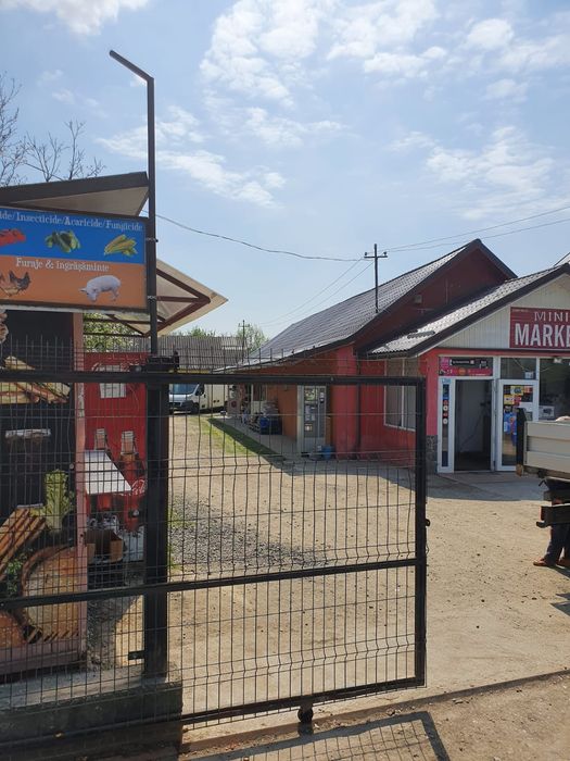 Vand sau inchiriez spatiu comercial surduc