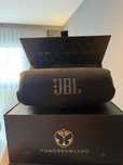 Vand boxa JBL Charge 5 Tomorrowland ca nou