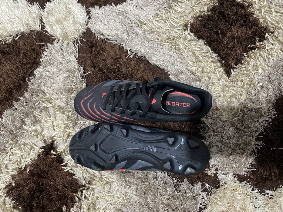 Vand ghete de fotbal Adidas Predator