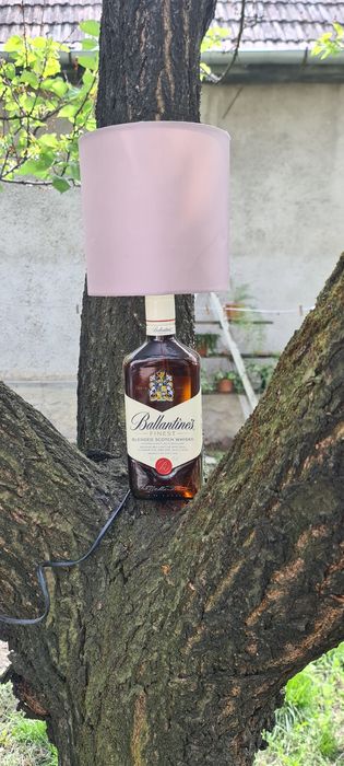 Veioze din sticle de whisky