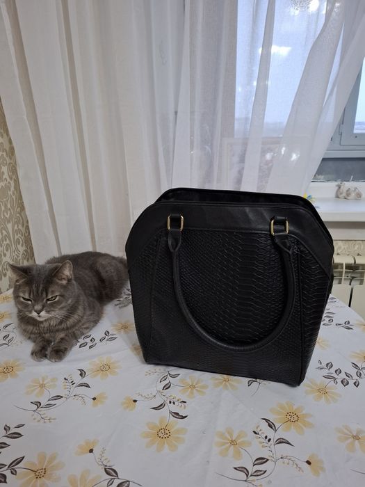 Продам сумку AVON,