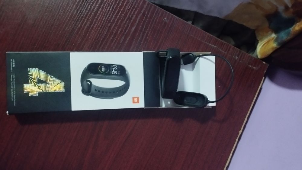 Фитнес браслет MI band 4