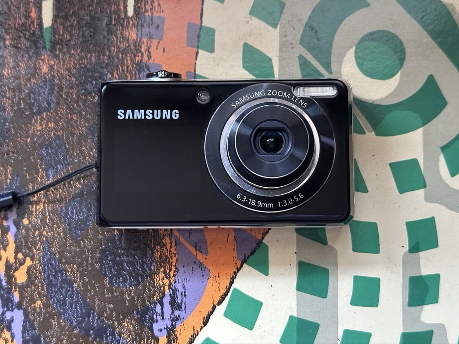 Samsung PL100 dublu display compact digital