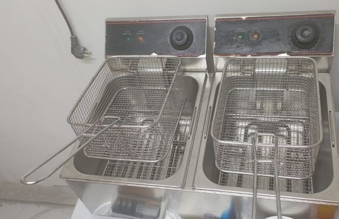 Срочно продам донер аппарат, фритюрницы и тостер