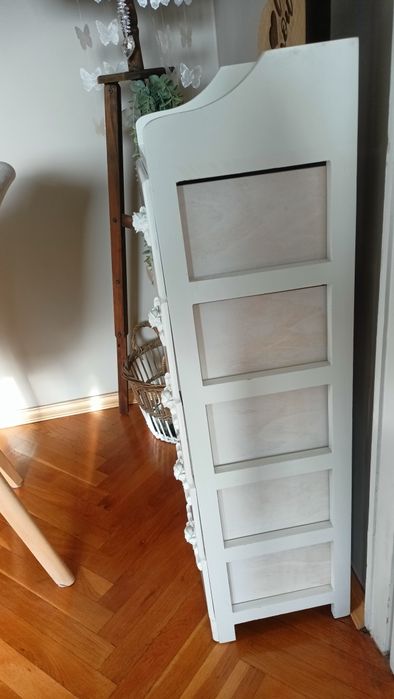 Винтидж шкафче с декоративни елементи