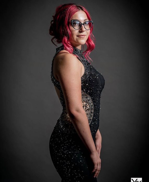 Продавам официална бална рокля