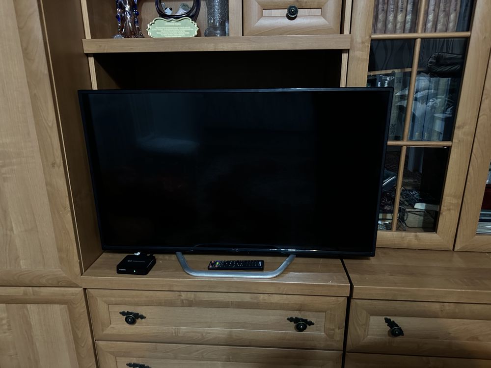 Продаётся телевизор HC (не Smart TV)