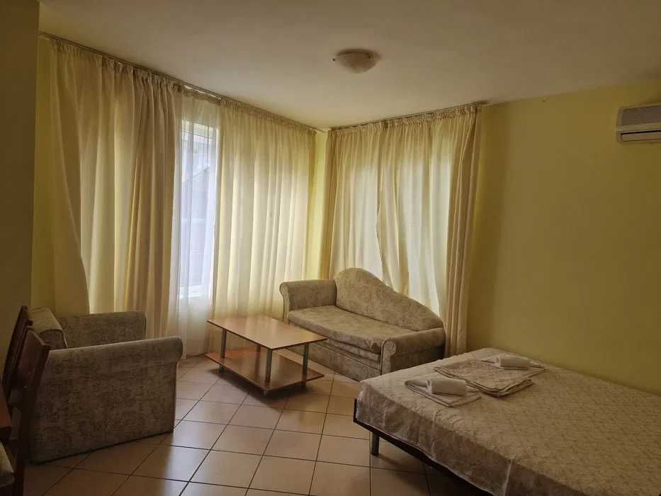 Продава се Двустаен апартамент в к.к. Слънчев бряг - 65 кв.м за 1077 €/кв.м - Снимка #1