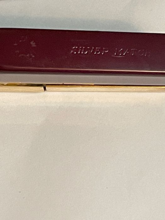 Bricheta Silver Match rosu grena mat folosita,originala  in cutie